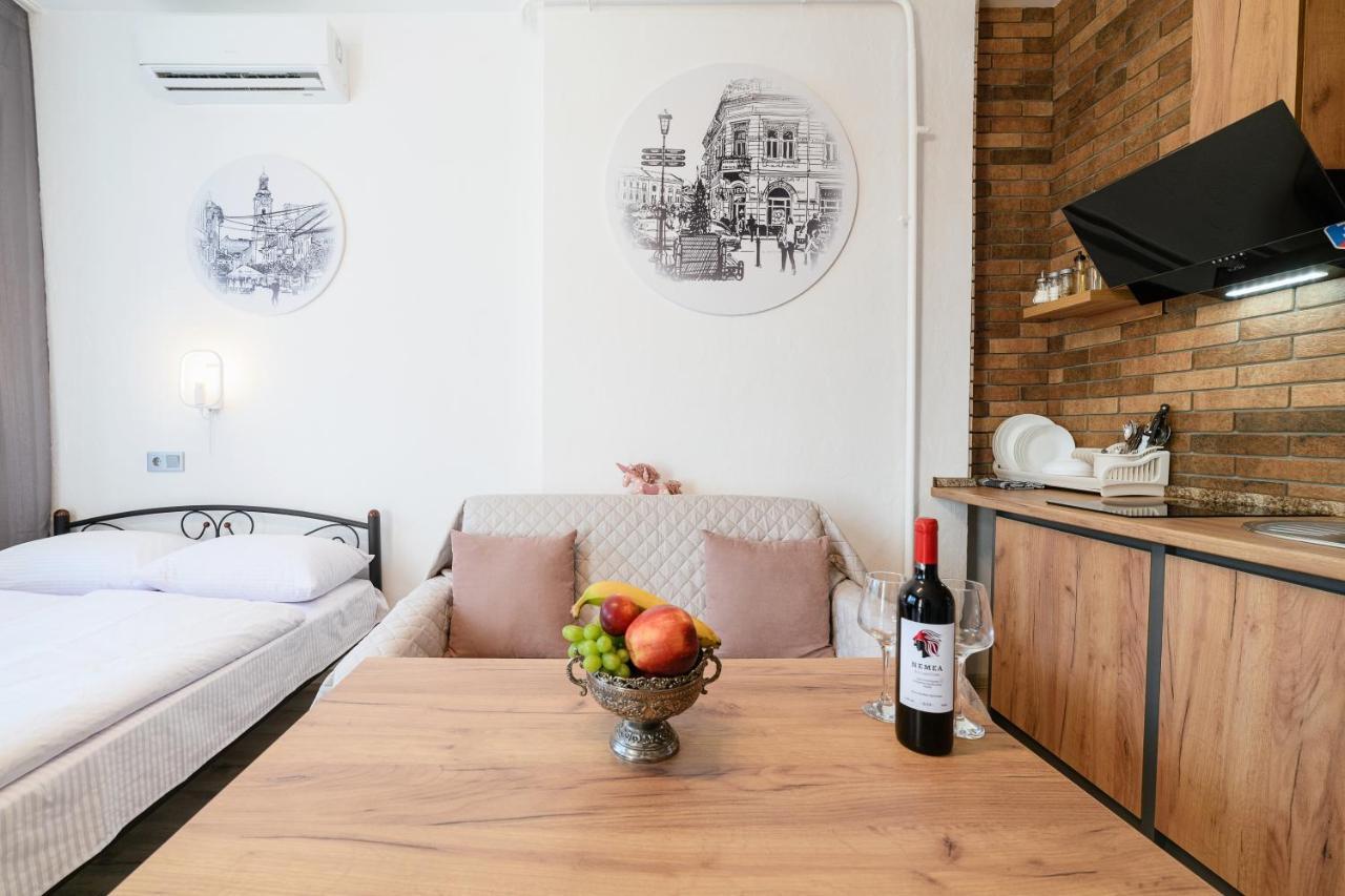 Ferienwohnung Затишні Смарт-Квартири В Історичному Центрі! Uschhorod Exterior foto