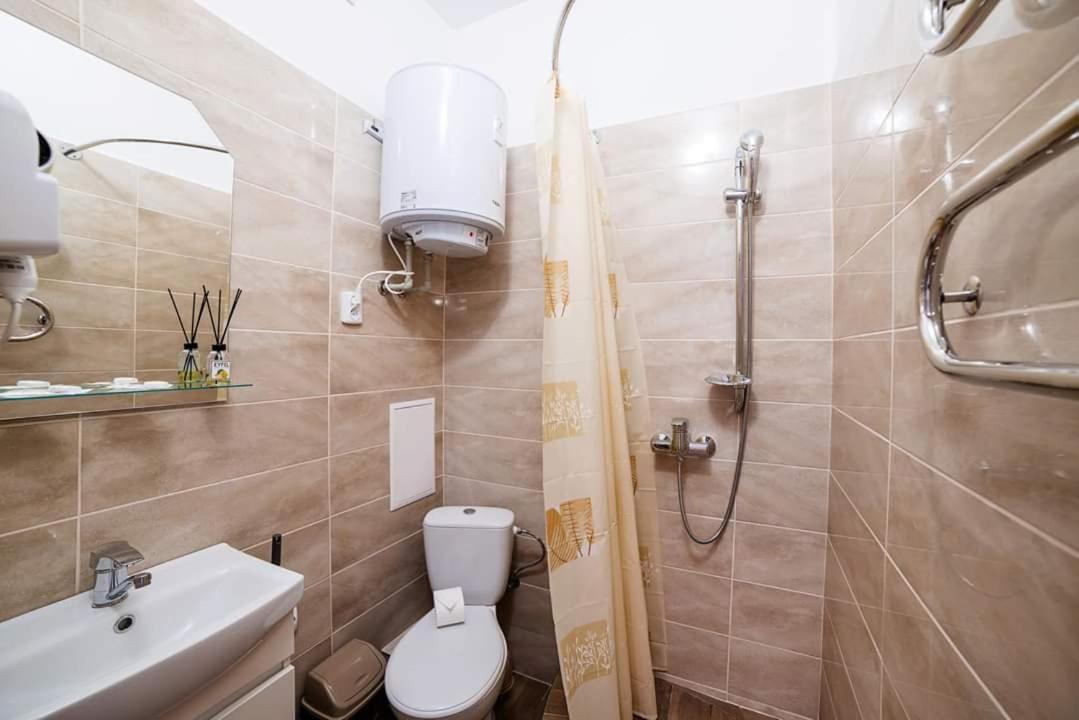 Ferienwohnung Затишні Смарт-Квартири В Історичному Центрі! Uschhorod Exterior foto