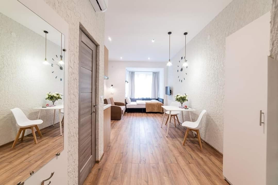 Ferienwohnung Затишні Смарт-Квартири В Історичному Центрі! Uschhorod Exterior foto