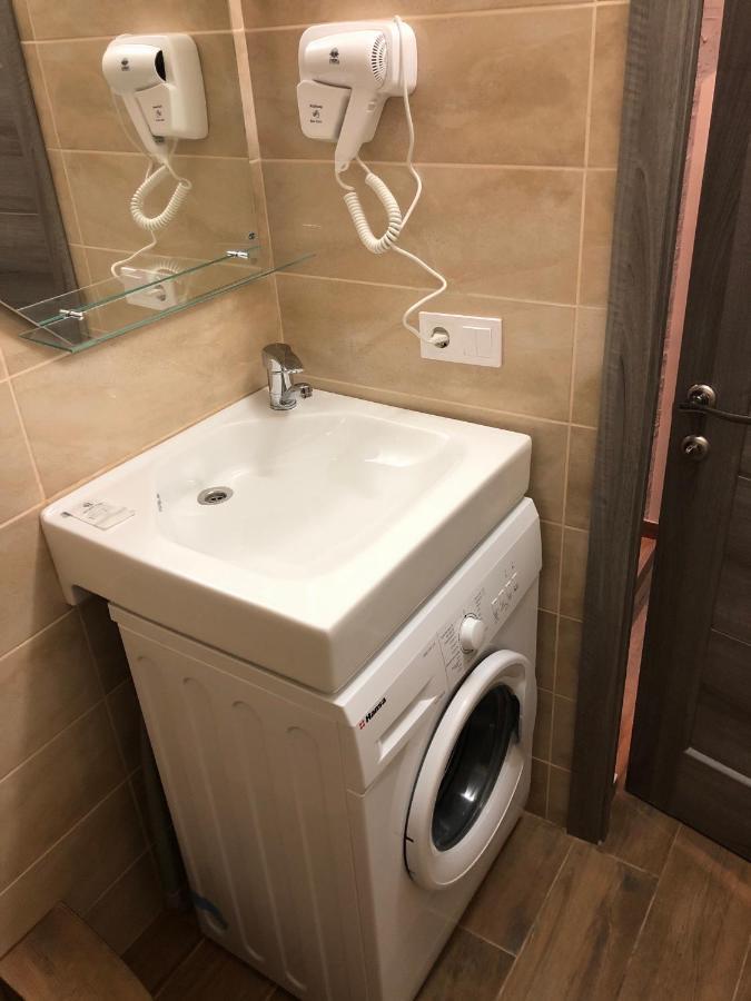 Ferienwohnung Затишні Смарт-Квартири В Історичному Центрі! Uschhorod Exterior foto