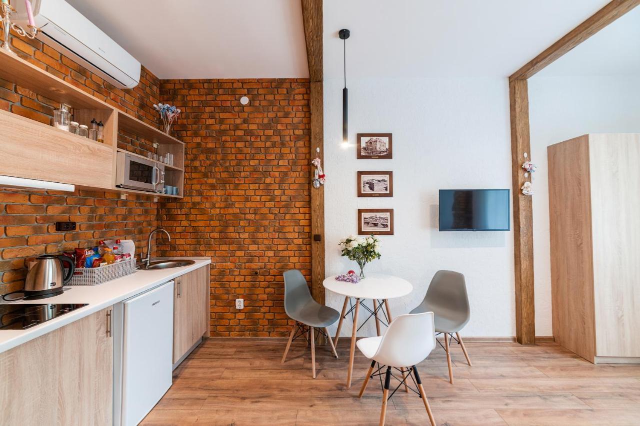 Ferienwohnung Затишні Смарт-Квартири В Історичному Центрі! Uschhorod Exterior foto