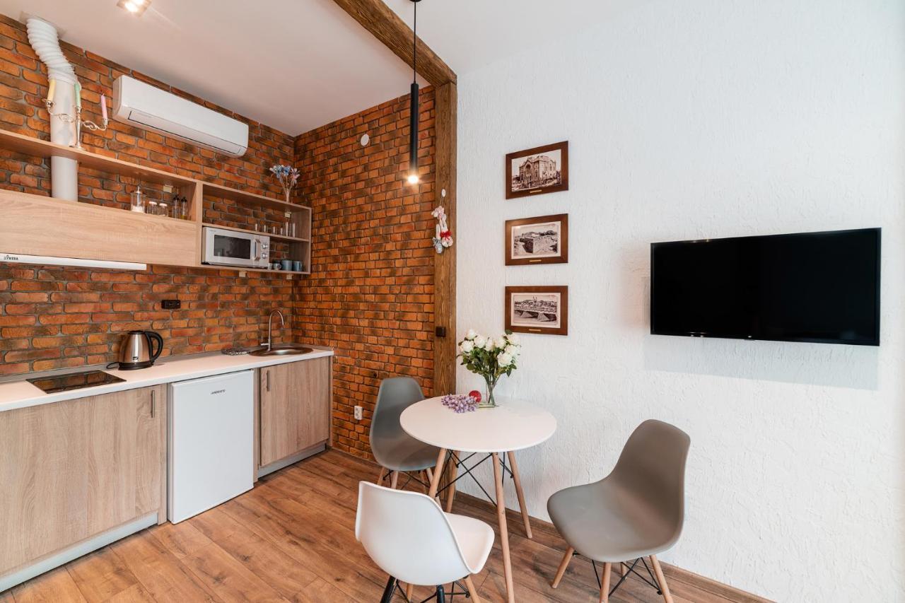 Ferienwohnung Затишні Смарт-Квартири В Історичному Центрі! Uschhorod Exterior foto